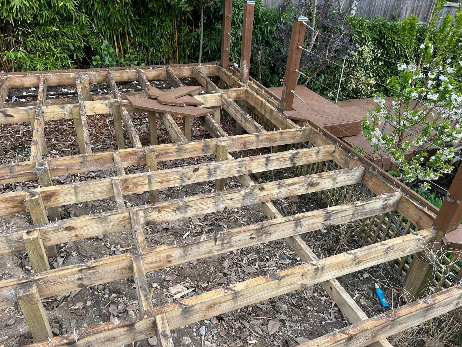 Composite decking detail with concealed fixings