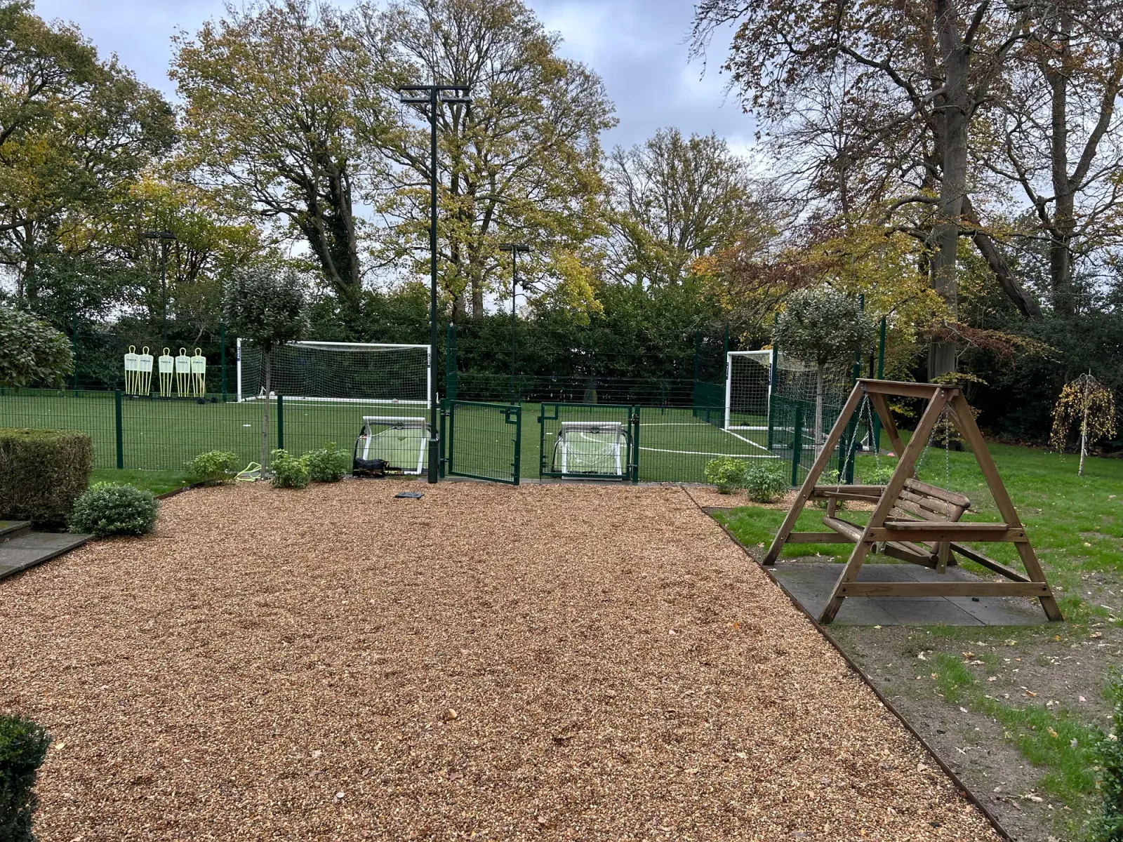 Hedge and border care during a maintenance visit