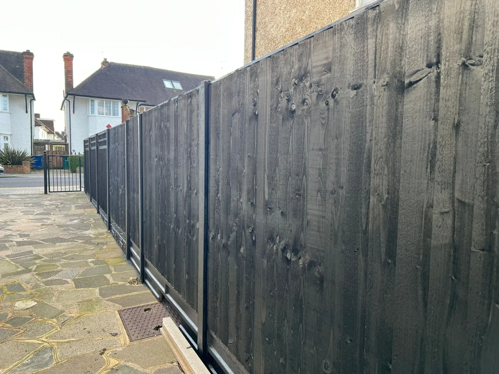 Side access path with new close-board fence
